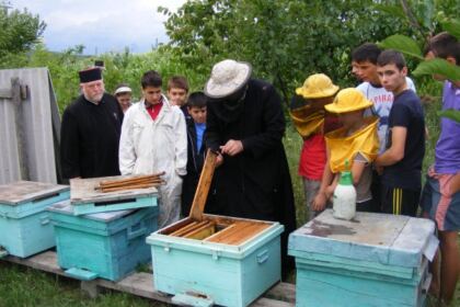 Tabăra de vară de la Mânăstirea Cârlomăneşti – 2011 – fotografia 5