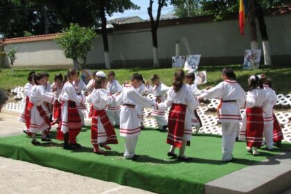 Manifestări cultural-artistice de Ziua Copilului la Aşezământul „Sfântul Vasile cel Mare” din municipiul Galaţi – fotografia 2