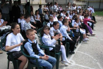 Manifestări cultural-artistice de Ziua Copilului la Aşezământul „Sfântul Vasile cel Mare” din municipiul Galaţi – fotografia 8