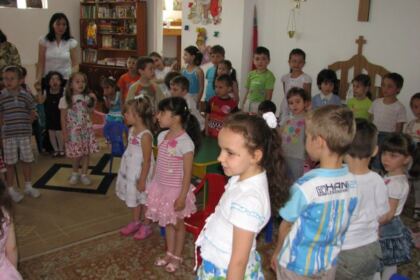 Manifestări cultural-artistice de Ziua Copilului, la Grădiniţa parohială „Familia” din municipiul Brăila – fotografia 3