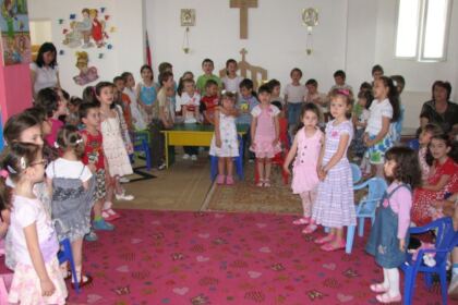 Manifestări cultural-artistice de Ziua Copilului, la Grădiniţa parohială „Familia” din municipiul Brăila – fotografia 4