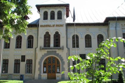 Festivitatea de premiere şi serbarea de sfârşit de an la Seminarul Teologic „Sfântul Apostol Andrei” din Galaţi – fotografia 1