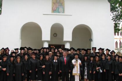 Cursul festiv al absolvenţilor Secţiei Farmacie, din cadrul Facultăţii de Medicină şi Farmacie-Galaţi – fotografia 5