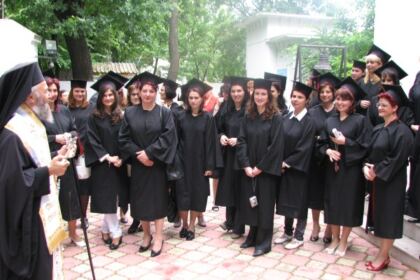 Cursul festiv al absolvenţilor Secţiei Farmacie, din cadrul Facultăţii de Medicină şi Farmacie-Galaţi – fotografia 6