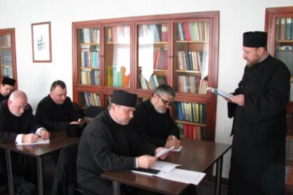 Şedinţa preoţilor care activează în slujirea socială, în Arhiepiscopia Dunării de Jos – fotografia 4