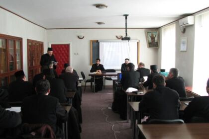 Şedinţa preoţilor care activează în slujirea socială, în Arhiepiscopia Dunării de Jos – fotografia 5