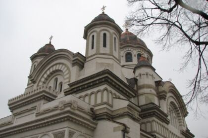 Activităţi social filantropice,  la Duminica Sfintei Cruci,  în Arhiepiscopia Dunării de Jos – fotografia 1