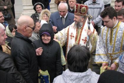 Activităţi social filantropice,  la Duminica Sfintei Cruci,  în Arhiepiscopia Dunării de Jos – fotografia 4