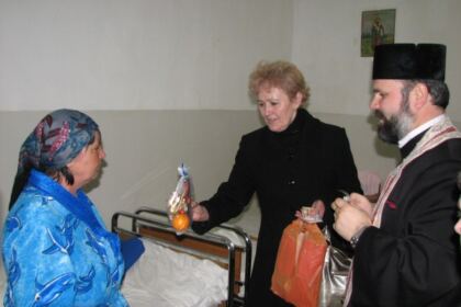 Activităţi social filantropice,  la Duminica Sfintei Cruci,  în Arhiepiscopia Dunării de Jos – fotografia 6