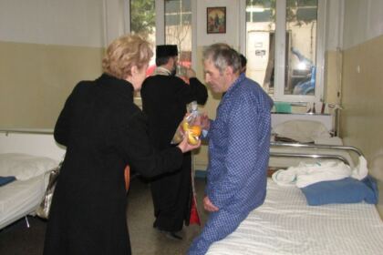 Activităţi social filantropice,  la Duminica Sfintei Cruci,  în Arhiepiscopia Dunării de Jos – fotografia 7