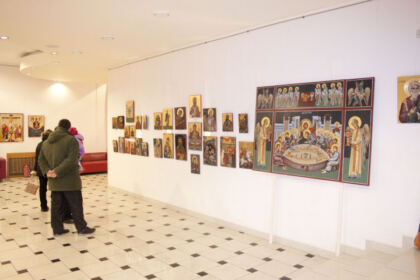 Concert de muzică bizantină și expoziție de icoane la Teatrul Nae Leonard din Galați – fotografia 6
