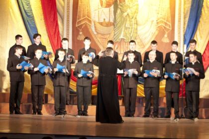 Concert de muzică bizantină și expoziție de icoane la Teatrul Nae Leonard din Galați – fotografia 15