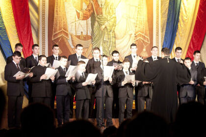 Concert de muzică bizantină și expoziție de icoane la Teatrul Nae Leonard din Galați – fotografia 19