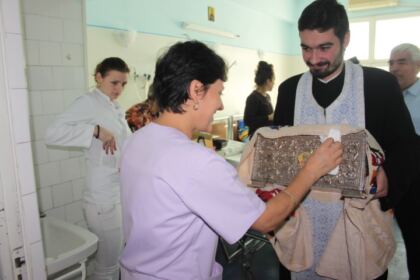 Sfântul Nectarie şi Sfântul Apostol Andrei la Spitalul Judeţean din Galaţi – fotografia 32
