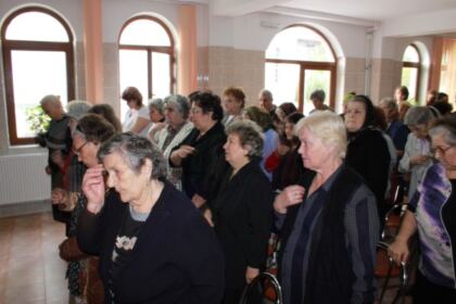 „Speranţe pentru vârsta a treia” – slujire social-misionară  în parohia Pogorârea Duhului Sfânt din Galaţi – fotografia 1