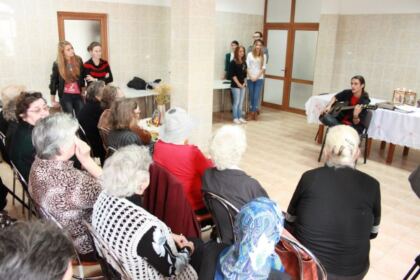 „Speranţe pentru vârsta a treia” – slujire social-misionară  în parohia Pogorârea Duhului Sfânt din Galaţi – fotografia 17