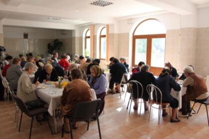 „Speranţe pentru vârsta a treia” – slujire social-misionară  în parohia Pogorârea Duhului Sfânt din Galaţi – fotografia 25