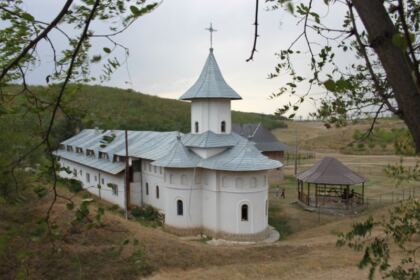 Tabăra de copii de la Mănăstirea Cârlomăneşti, judeţul Galaţi – fotografia 1