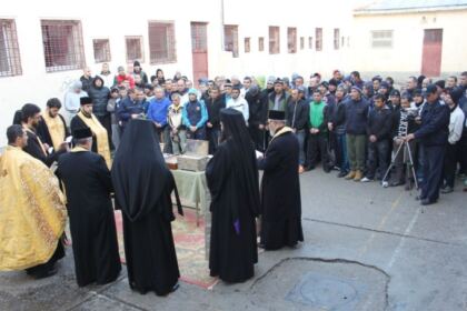 Procesiunea „Călători pe cărările sfinţilor“ la Penitenciarul din Brăila – fotografia 4