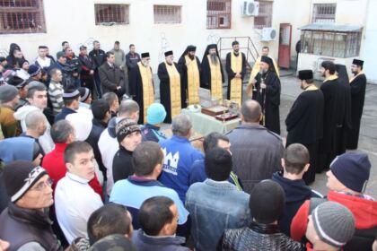 Procesiunea „Călători pe cărările sfinţilor“ la Penitenciarul din Brăila – fotografia 6