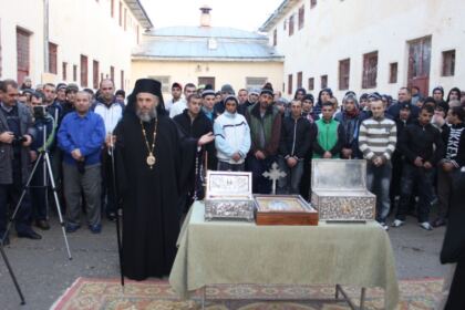 Procesiunea „Călători pe cărările sfinţilor“ la Penitenciarul din Brăila – fotografia 7
