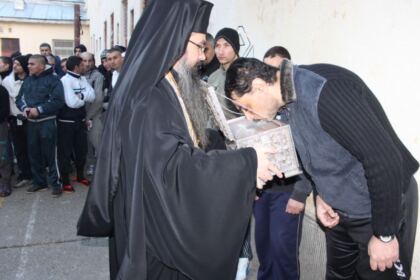 Procesiunea „Călători pe cărările sfinţilor“ la Penitenciarul din Brăila – fotografia 8
