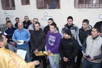 Procesiunea „Călători pe cărările sfinţilor“ la Penitenciarul din Brăila – fotografia 11
