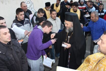 Procesiunea „Călători pe cărările sfinţilor“ la Penitenciarul din Brăila – fotografia 12