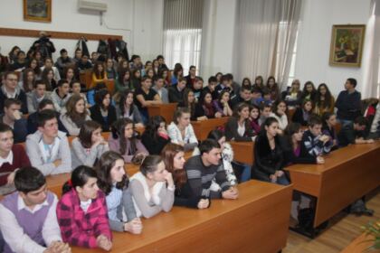 Întâlnire duhovnicească la Colegiul Naţional „Nicolae Bălcescu“ – fotografia 3