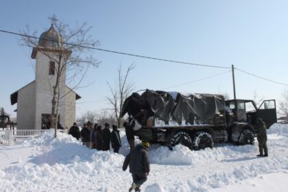 Eparhia Dunării de Jos continuă acţiunile filantropice pentru sinistraţi – fotografia 14