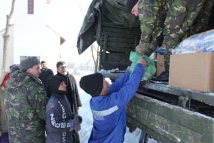 Eparhia Dunării de Jos continuă acţiunile filantropice pentru sinistraţi – fotografia 15
