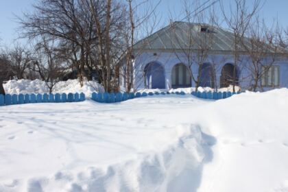 Arhiepiscopia Dunării de Jos sprijină familiilor afectate de căderile masive de zăpadă din Arhiepiscopia Buzăului şi Vrancei – fotografia 3
