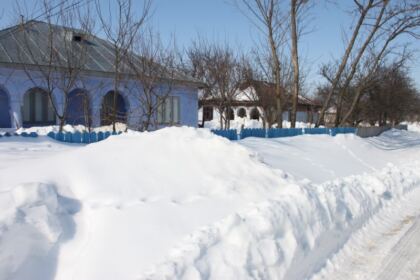 Arhiepiscopia Dunării de Jos sprijină familiilor afectate de căderile masive de zăpadă din Arhiepiscopia Buzăului şi Vrancei – fotografia 4