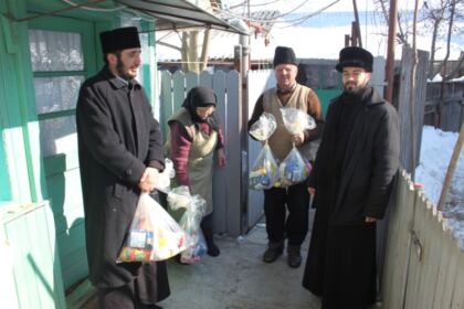 Arhiepiscopia Dunării de Jos sprijină familiilor afectate de căderile masive de zăpadă din Arhiepiscopia Buzăului şi Vrancei – fotografia 6