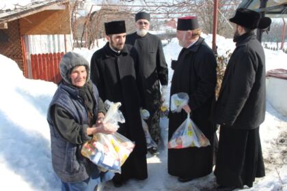Arhiepiscopia Dunării de Jos sprijină familiilor afectate de căderile masive de zăpadă din Arhiepiscopia Buzăului şi Vrancei – fotografia 7
