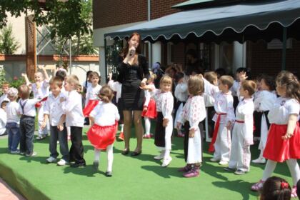 Manifestări cultural-artistice de Ziua Copilului la Aşezământul „Sfântul Vasile cel Mare“ din municipiul Galaţi, la Grădiniţa „Familia“ şi la Penitenciarul de Minori şi Tineri din Brăila – fotografia 9