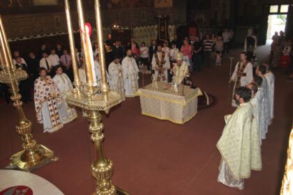 Cursul festiv al studenţilor teologi şi masteranzi de la Dunărea de Jos – fotografia 2