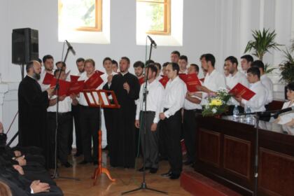 Cursul festiv al studenţilor teologi şi masteranzi de la Dunărea de Jos – fotografia 4