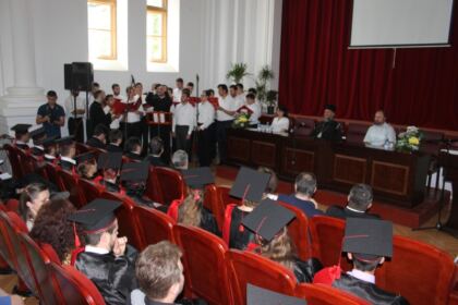 Cursul festiv al studenţilor teologi şi masteranzi de la Dunărea de Jos – fotografia 6