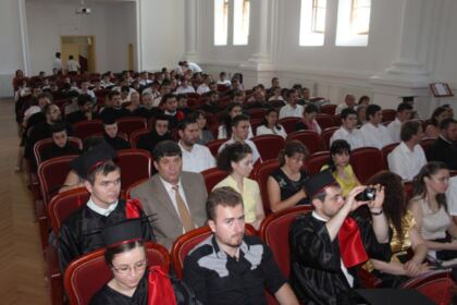 Cursul festiv al studenţilor teologi şi masteranzi de la Dunărea de Jos – fotografia 11