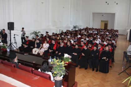 Cursul festiv al studenţilor teologi şi masteranzi de la Dunărea de Jos – fotografia 12