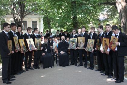 Festivitatea de premiere la Seminarul Teologic „Sfântul Apostol Andrei“ din Galaţi – fotografia 19