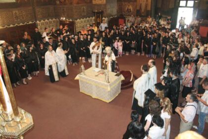 Cursul festiv al absolvenţilor Secţiei Farmacie, din cadrul Facultăţii de Medicină şi Farmacie – Galaţi – fotografia 3