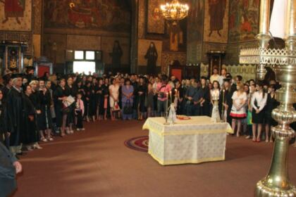 Cursul festiv al absolvenţilor Secţiei Farmacie, din cadrul Facultăţii de Medicină şi Farmacie – Galaţi – fotografia 9
