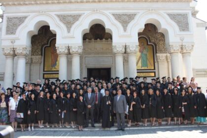 Cursul festiv al absolvenţilor Secţiei Farmacie, din cadrul Facultăţii de Medicină şi Farmacie – Galaţi – fotografia 12