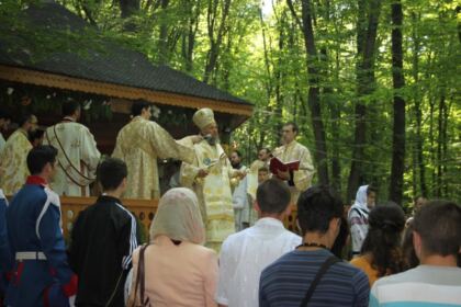 Pelerinajul tinerilor liceeni la hramul Mănăstirii Buciumeni, judeţul Galaţi – fotografia 7