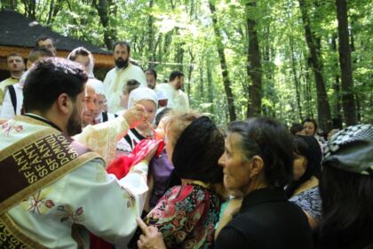Pelerinajul tinerilor liceeni la hramul Mănăstirii Buciumeni, judeţul Galaţi – fotografia 15