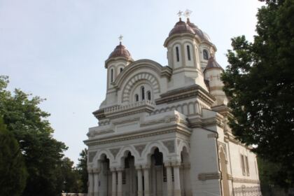 Simpozionul Naţional Studenţesc „Episcopul Melchisedec Ştefănescu – 120 de ani de la trecerea la cele veşnice“ – fotografia 1