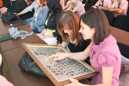 Simpozionul Naţional Studenţesc „Episcopul Melchisedec Ştefănescu – 120 de ani de la trecerea la cele veşnice“ – fotografia 15