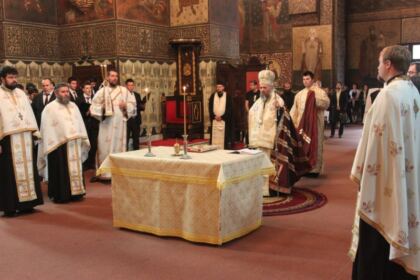 Simpozionul Ştiinţific „2012 – Anul omagial al Sfântului Maslu şi al îngrijirii bolnavilor“ în Arhiepiscopia Dunării de Jos – fotografia 1